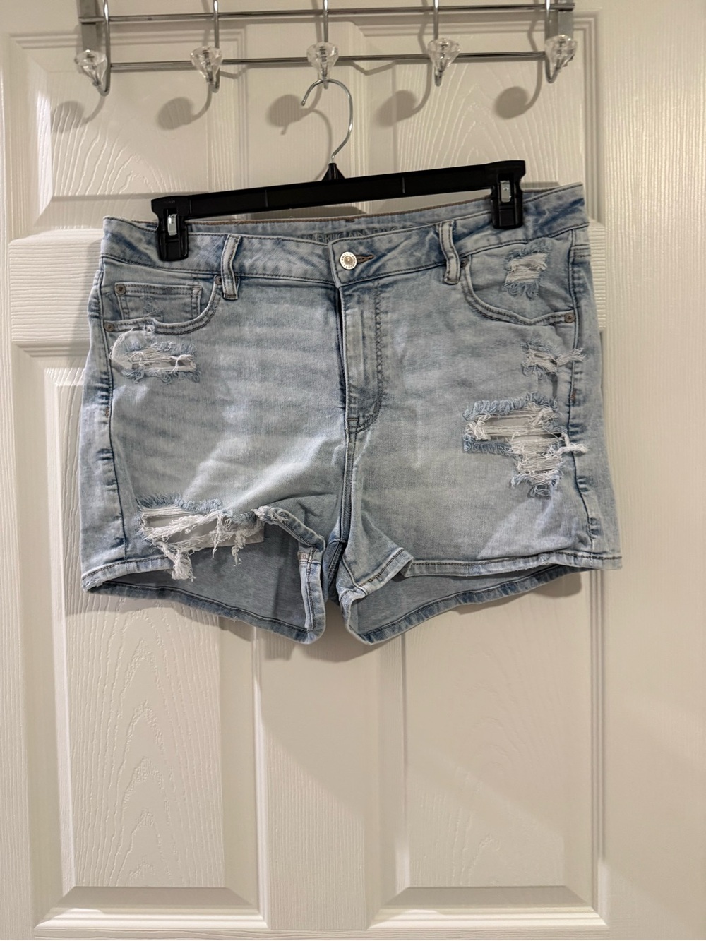 Light Wash American eagle Distressed Women’s Denim Shorts
